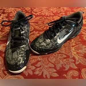 Nike Fastflex Womens softball cleats, black/gray, size 7.
